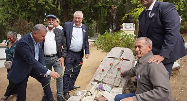 Tuncel Kurtiz, ölümünün 13'üncü yıl dönümünde mezarı başında anıldı