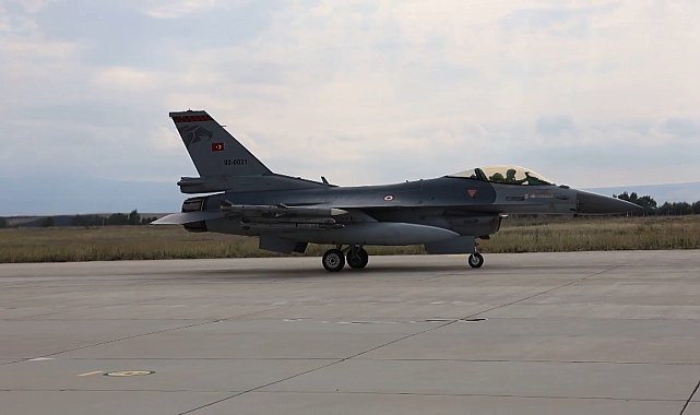 Türk Hava Kuvvetleri, Kıbrıs Adası'nın güneyinde eğitim uçuşu yaptı