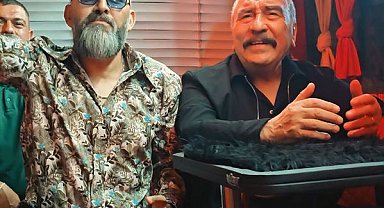 Ümit Besen, konserine nostaljik minibüsle gitti
