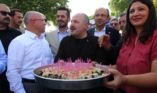 Varank, Bursa Uluslararası Gastronomi Festivali'nde börek dağıttı