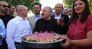 Varank, Bursa Uluslararası Gastronomi Festivali'nde börek dağıttı