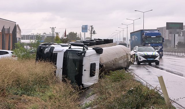 Yağış nedeniyle devrilen tankerin sürücüsü yaralandı