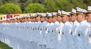 Yalova'da 456 deniz astsubayı mezuniyet sevinci yaşadı