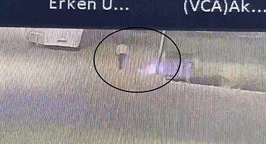 Yangın çıkarıp söndürülmesini izledi; taksiyle kaçtı