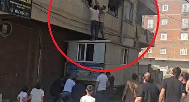 Yangında mahsur kalan kadını konteynerin üzerine çıkarak kurtardılar