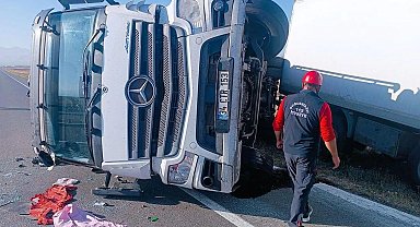 Yola çıkan eşek kazaya neden oldu: 2 yaralı