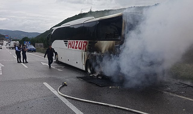 Yolcu otobüsü seyir halindeyken alev aldı
