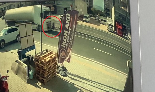 Yolun karşısına geçerken tankerin çarptığı yaya öldü; kaza kamerada