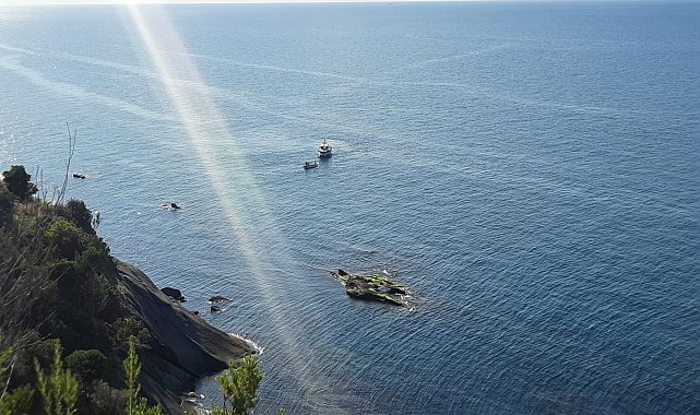Yüzmek için girdiği denizde kayalıklara sıkışarak boğuldu