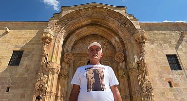 Ziyaretçiler 'boş taşa bakmasın' diye 798 yıllık mirasın gönüllü elçiliğini yapıyor