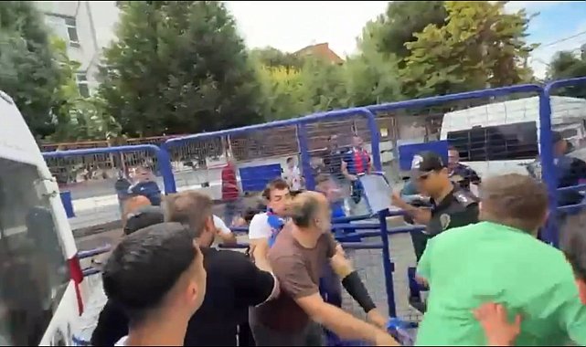 Zonguldak Kömürspor - Karabük İdman Yurdu maçında taraftarlar arasında arbede