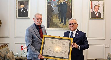 110 yıl sonra ulaşılan belgeler, esir yüzbaşının torununa teslim edildi