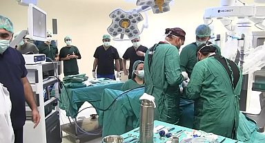 12 yıldır kasık ve karın ağrısı çeken hasta robotik cerrahiyle sağlığına kavuştu
