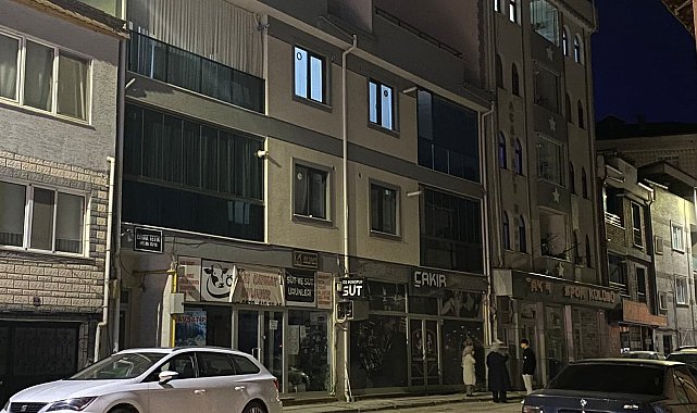 3'üncü kattaki evlerinin balkonundan düşüp, ağır yaralandı
