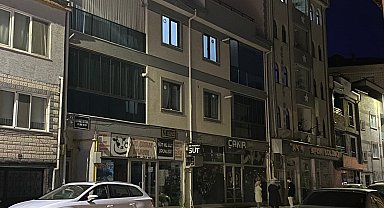 3'üncü kattaki evlerinin balkonundan düşüp, ağır yaralandı