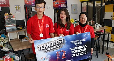 3D yazıcı ile geliştirdikleri robot projesiyle TEKNOFEST'te ikinci oldular