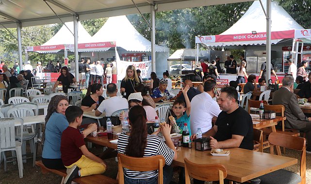 Adana Lezzet Festivali'ne 2'nci gününde yoğun ilgi