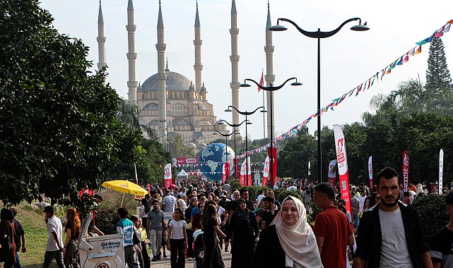 Adana Lezzet Festivali'ne son gününde yoğun ilgi
