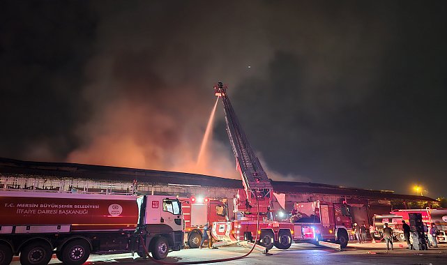 Adana'da sebze halinde yangın; 22 iş yeri zarar gördü