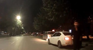 Adana'da selektör tartışmasında sürücünün küfür edip darp girişimi kamerada