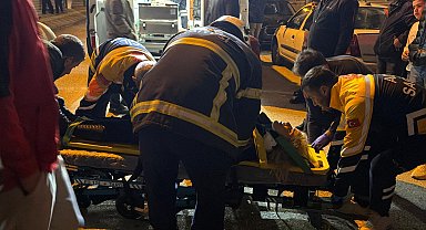 Adıyaman'da kazanın ardından savrulan iki otomobil vitrin camına çarptı: 2 yaralı