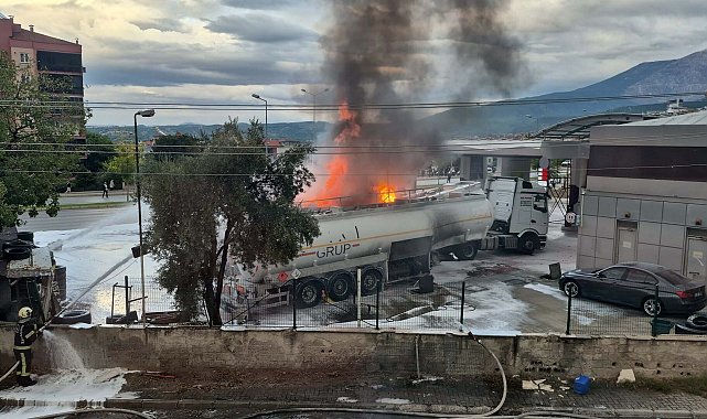 Akaryakıt istasyonunda tankerde çıkan yangın, yanındakine de sıçradı