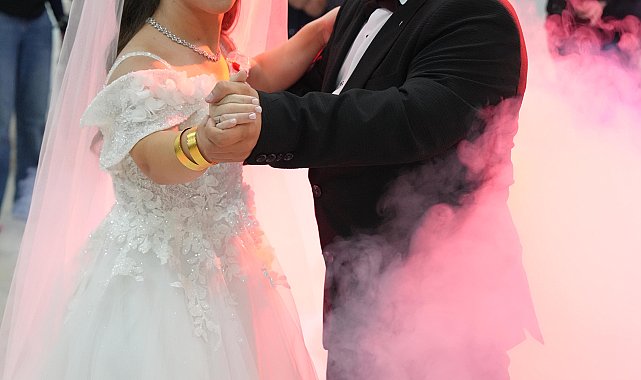Akondroplazi hastası çift, dünyaevine girdi