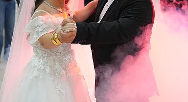 Akondroplazi hastası çift, dünyaevine girdi