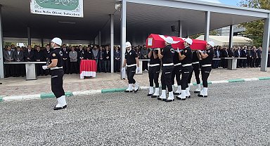 Alabora olan teknede yaşamını yitiren polis, toprağa verildi