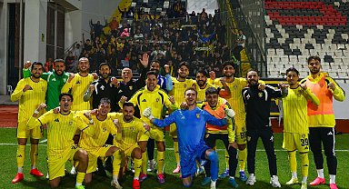 Aliağa FK zirve yarışını bırakmıyor