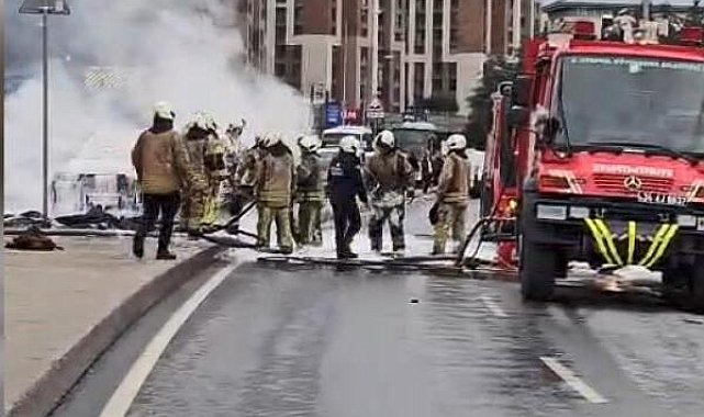 Alibeyköy'de araç alev alev yandı