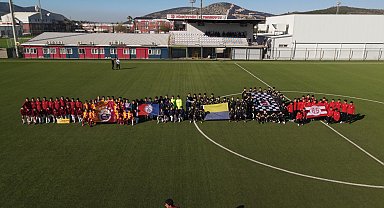 Altınordu tesisleriyle futbola hizmet veriyor