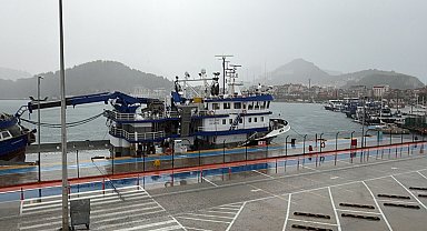 Amasra'da fırtına; dalga boyu 2 metreye ulaştı