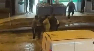 Ankara'da kaldırım işçileri arasındaki kavga kamerada
