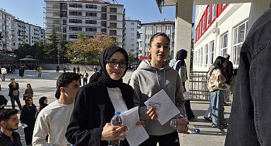 Anne ve kızı, aynı okulda KPSS'ye girdi