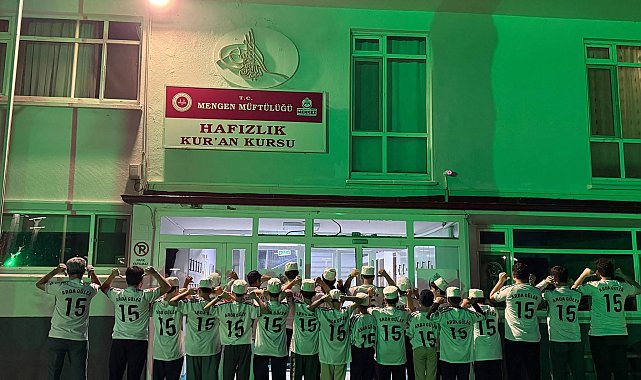Arda Güler'den hafızlık öğrencilerine imzalı forma