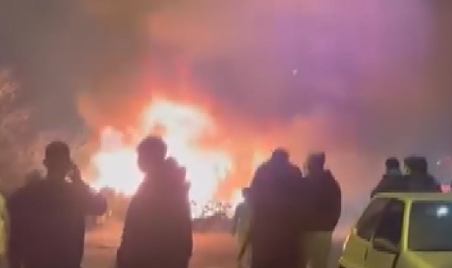 Arnavutköy'de çiçekçi dükkanı alev alev yandı
