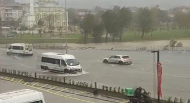 Arnavutköy'de dere taştı, yollar su altında kaldı