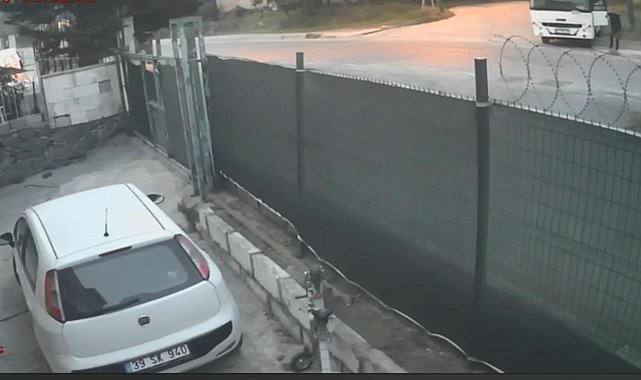 Arnavutköy'de freni tutmayan midibüs bahçeye girdi; sürücü kapısından tuttu ama durduramadı