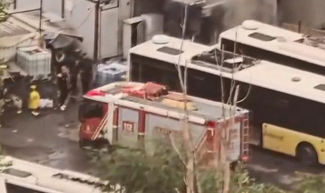 Ataköy'de İETT otobüslerinin park ettiği alanda çıkan yangın söndürüldü Ek görüntüyle geniş haber