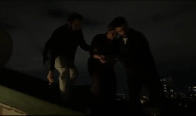 Ataşehir'de 17 yıl hapis cezasıyla aranan firari dubleks evin çatısında yakalandı
