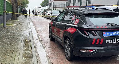 Avcılar'da okul önünde velilerin trafik kavgasına müdahale eden bekçi, saldırganı ayağından vurdu