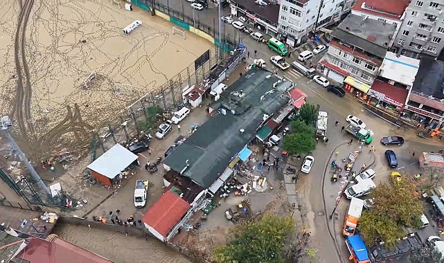 Ayazağa'da dere yatağındaki riskli yapılarda yıkım başladı