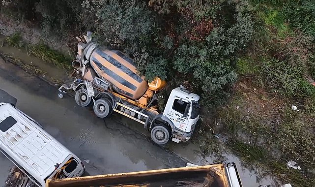 Ayazağa'da sel nedeniyle sürüklenen araçlar havadan görüntülendi