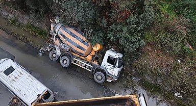 Ayazağa'da sel nedeniyle sürüklenen araçlar havadan görüntülendi