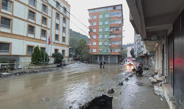 Ayazağa'da selin ardından temizlik çalışmaları başladı