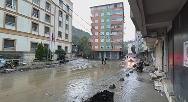 Ayazağa'da selin ardından temizlik çalışmaları başladı
