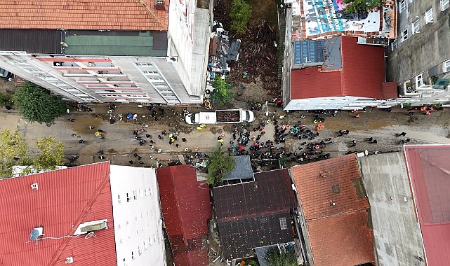 Ayazağa'da sokaklar ve stadyum çamurla doldu; temizlik çalışmaları havadan görüntülendi