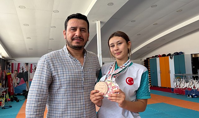 Babasının çocukluk hayalini gerçekleştirmek için başladığı kick boksta dünya 3'üncüsü oldu