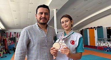 Babasının çocukluk hayalini gerçekleştirmek için başladığı kick boksta dünya 3'üncüsü oldu